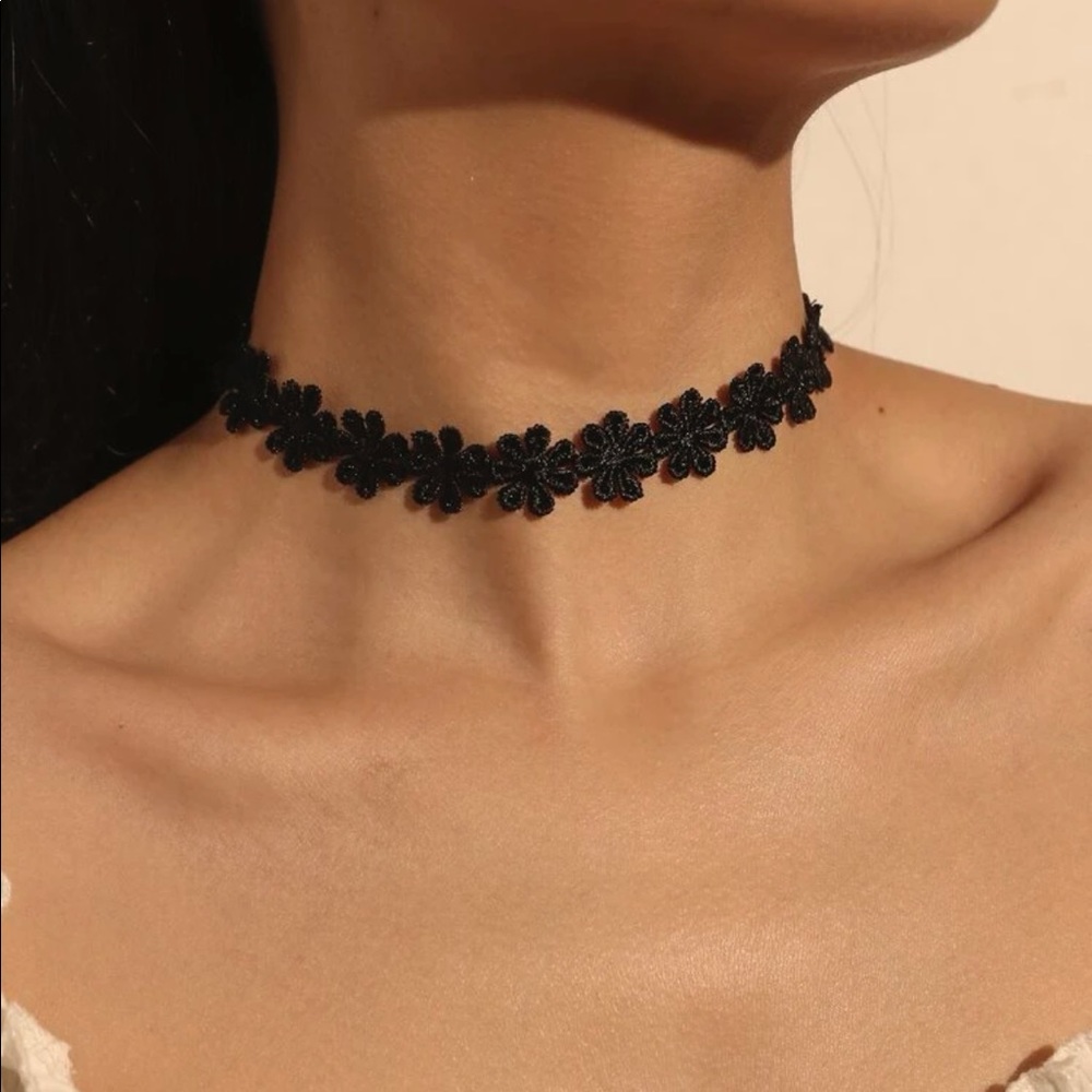 🎉 New Black Daisy Flower Choker Necklace